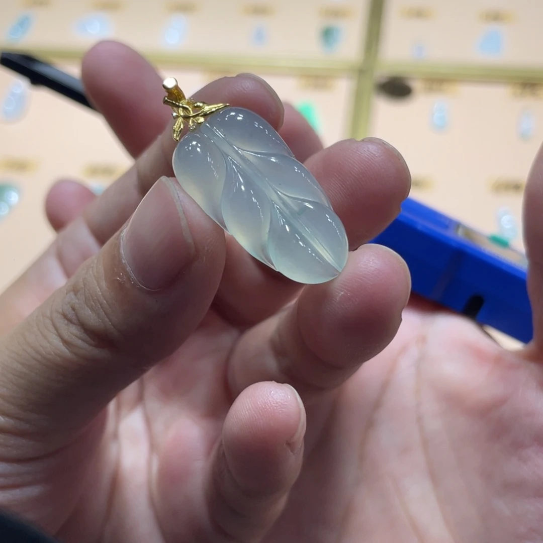 颈饰18K金镶嵌翡翠