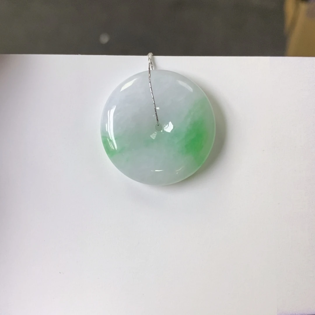 翡翠颈饰未镶嵌平安扣