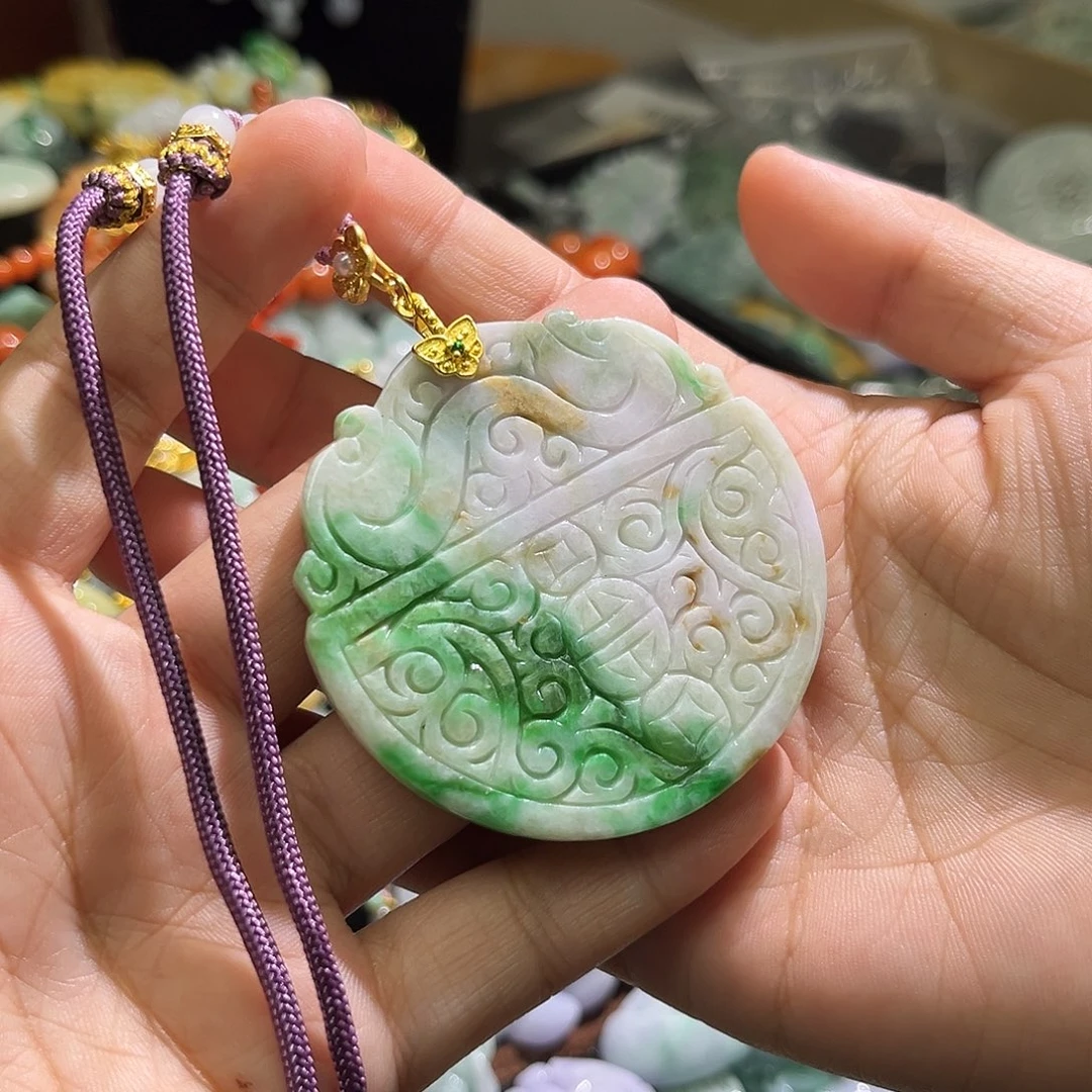 翡翠未镶嵌颈饰待编织
