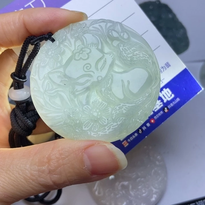 翡翠挂件未镶嵌翡翠