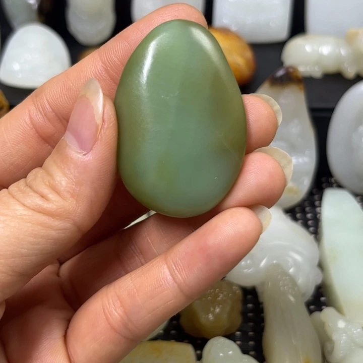 和田玉未镶嵌颈饰28 克