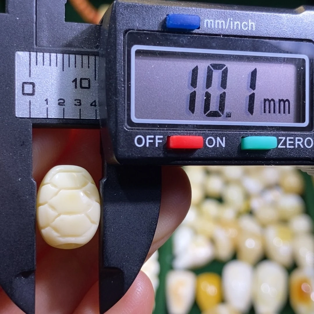 蜜蜡未镶嵌裸石配饰