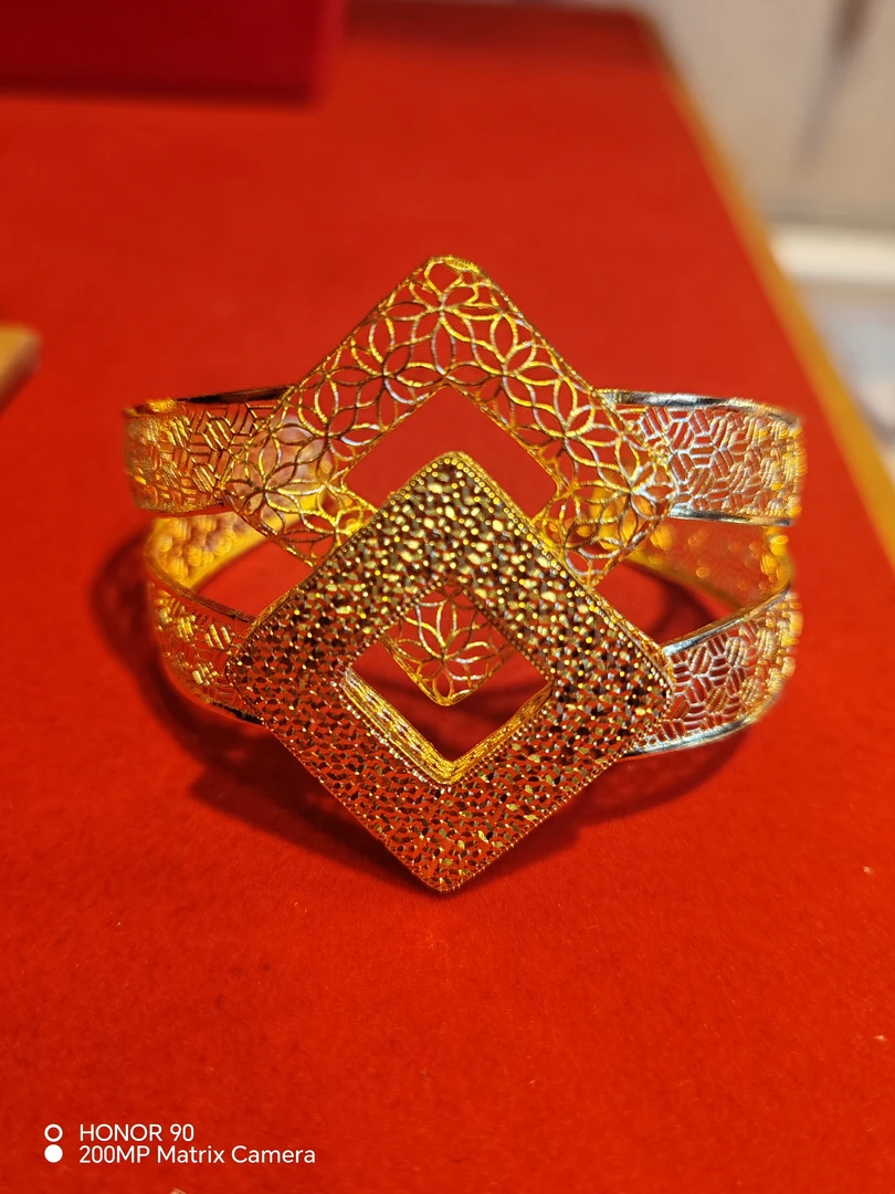 合金手镯 قاپلىما ئالتۇن بىلەيزۈك ئالتۇن 0.86گىرام كۆمۈش 10.2