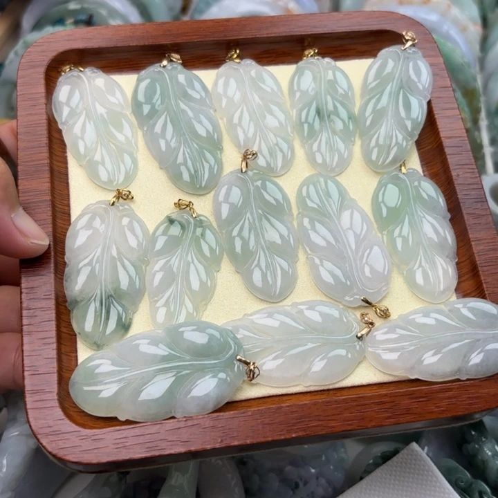 翡翠未镶嵌颈饰450一个随机发