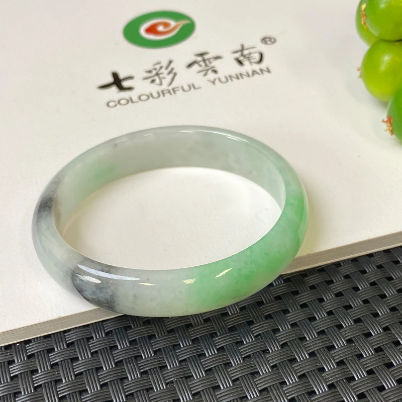 Colourful Yunnan/七彩云南冰种阳绿贵妃翡翠手镯