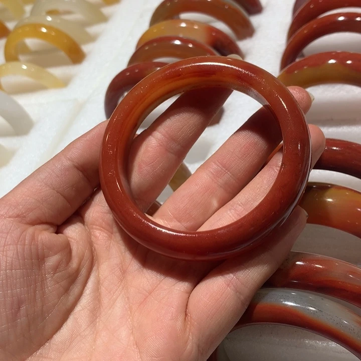 石英质玉（黄龙玉）未镶嵌颈饰