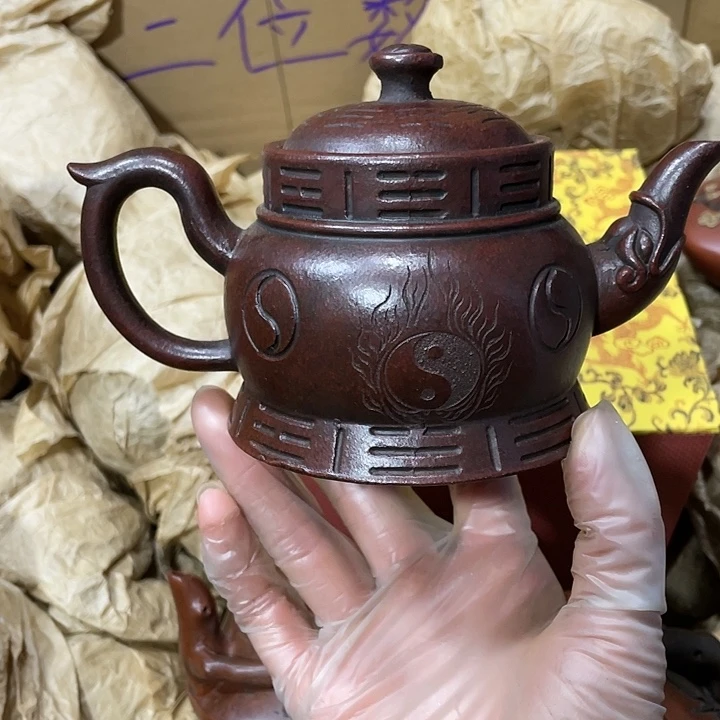 紫砂茶壶矿泥料，手工制作一把紫砂壶。