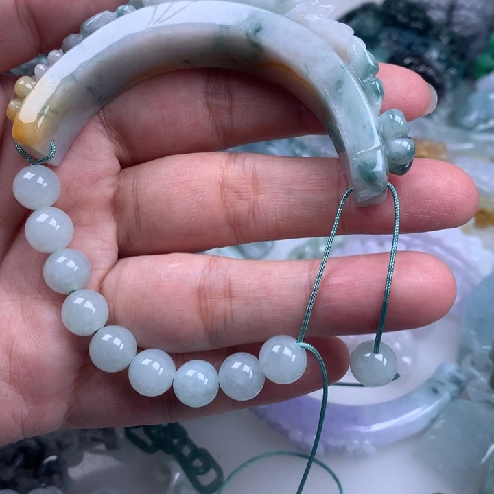 颈饰未镶嵌翡翠艾*儿