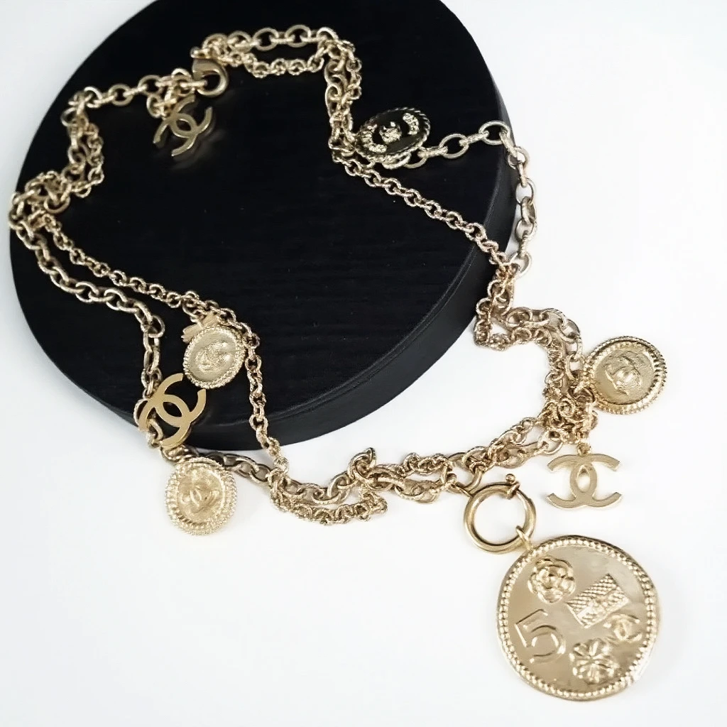 Chanel 百周年人像吊坠双层项链