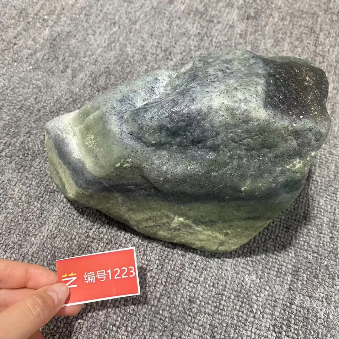 新疆玉料原石发一件编号1223