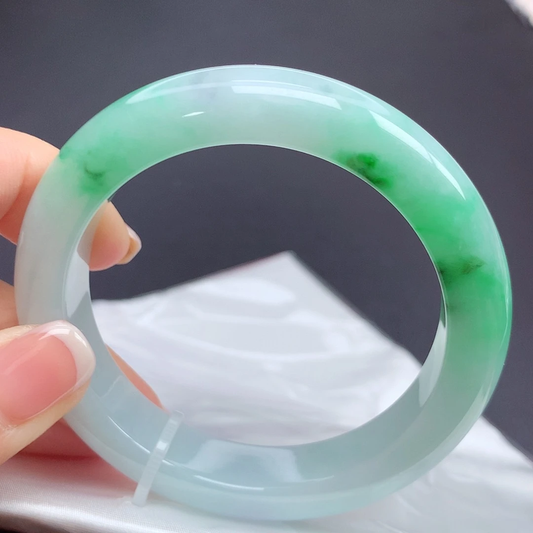 翡翠手镯未镶嵌09m n n n n n n n n