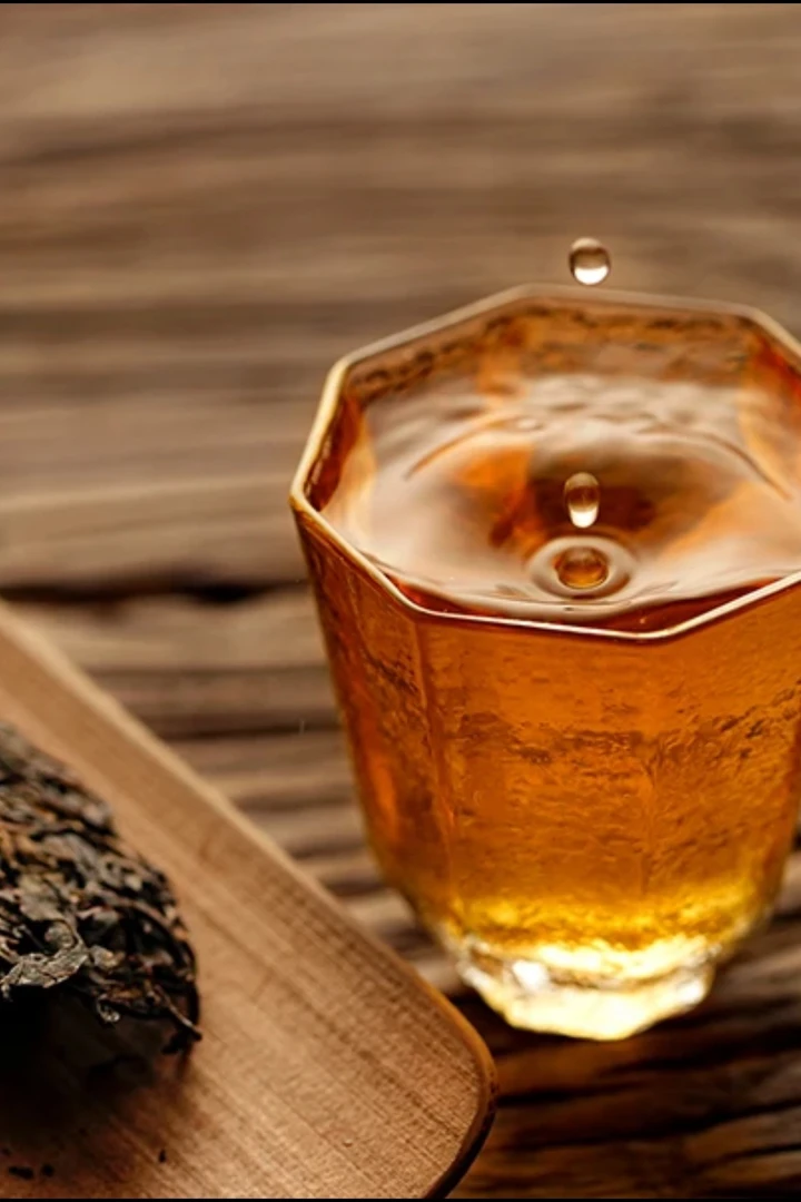 zc2002年红中黄 7542普洱茶 生茶