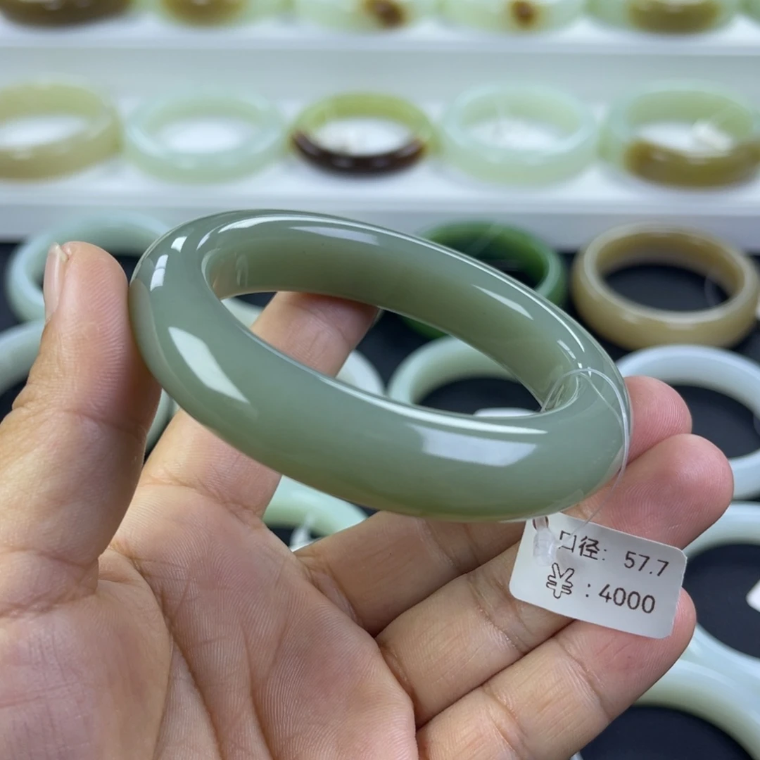 和田玉未镶嵌手镯