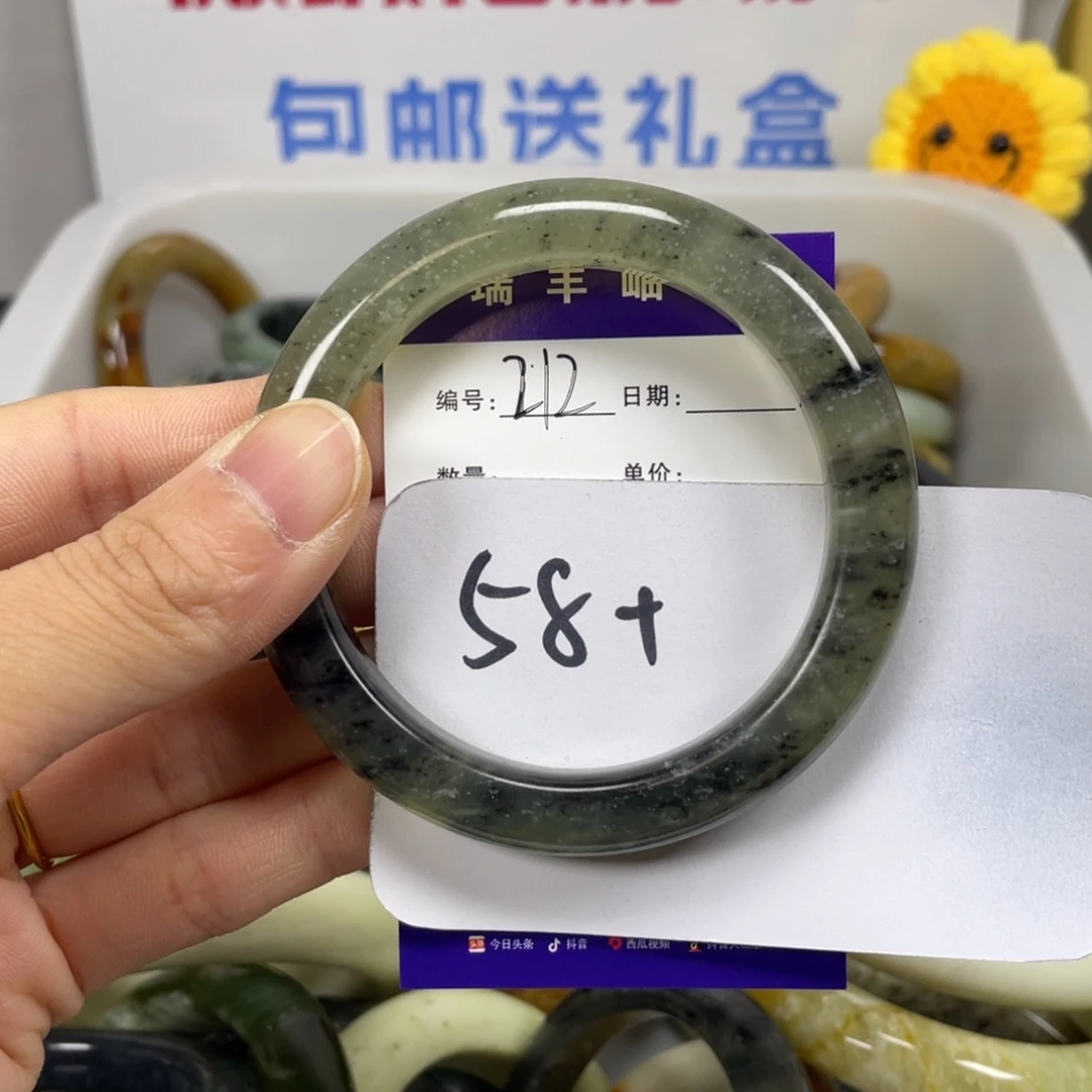 蛇纹石玉未镶嵌珠宝奇石