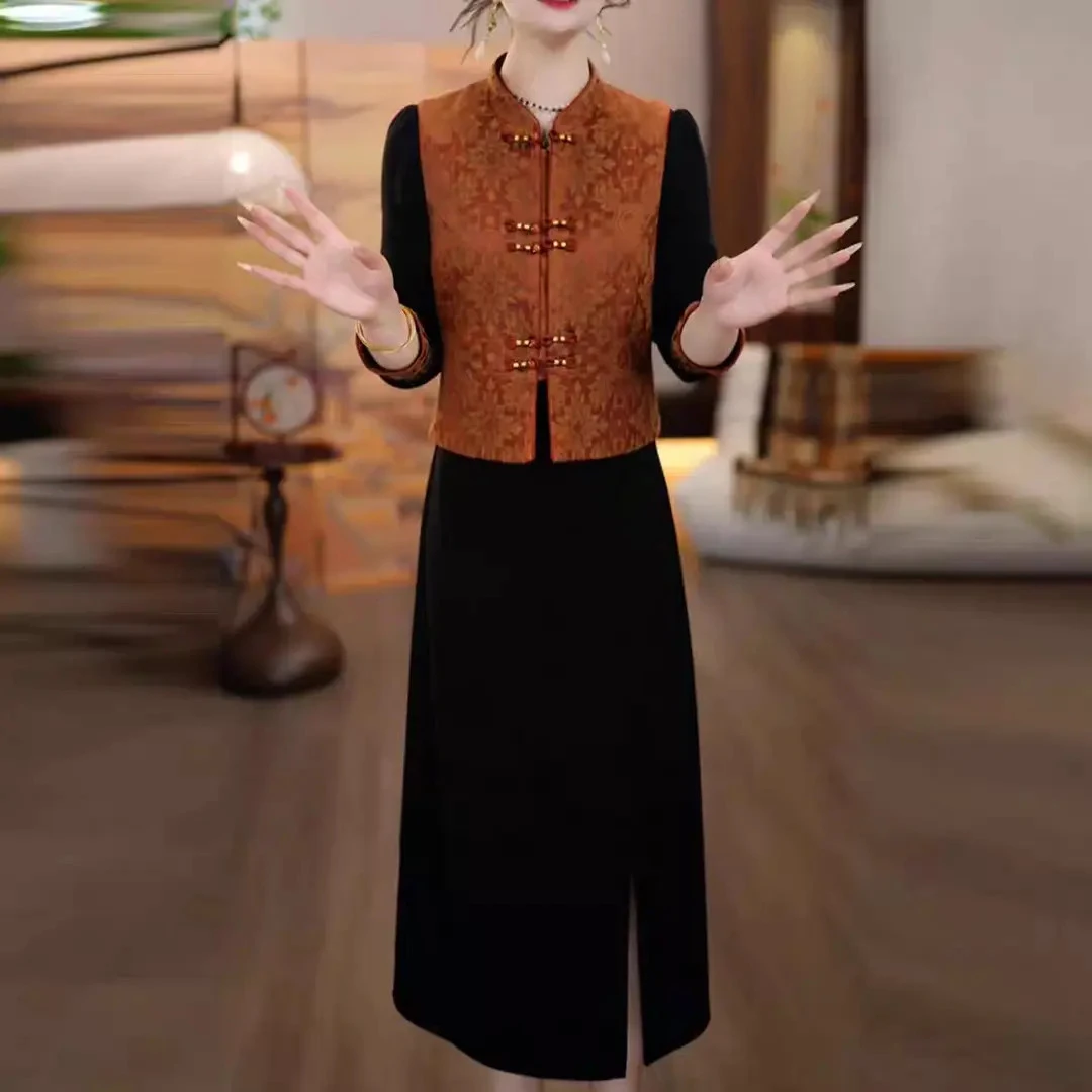 朵诗尼2025秋季新款新中式复古砖红色暗纹提花马甲 连衣裙两件套