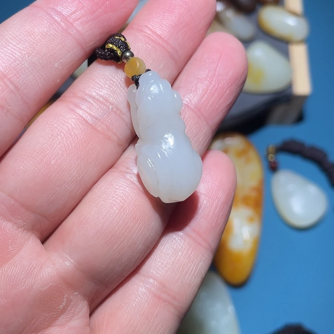 和田玉未镶嵌车挂