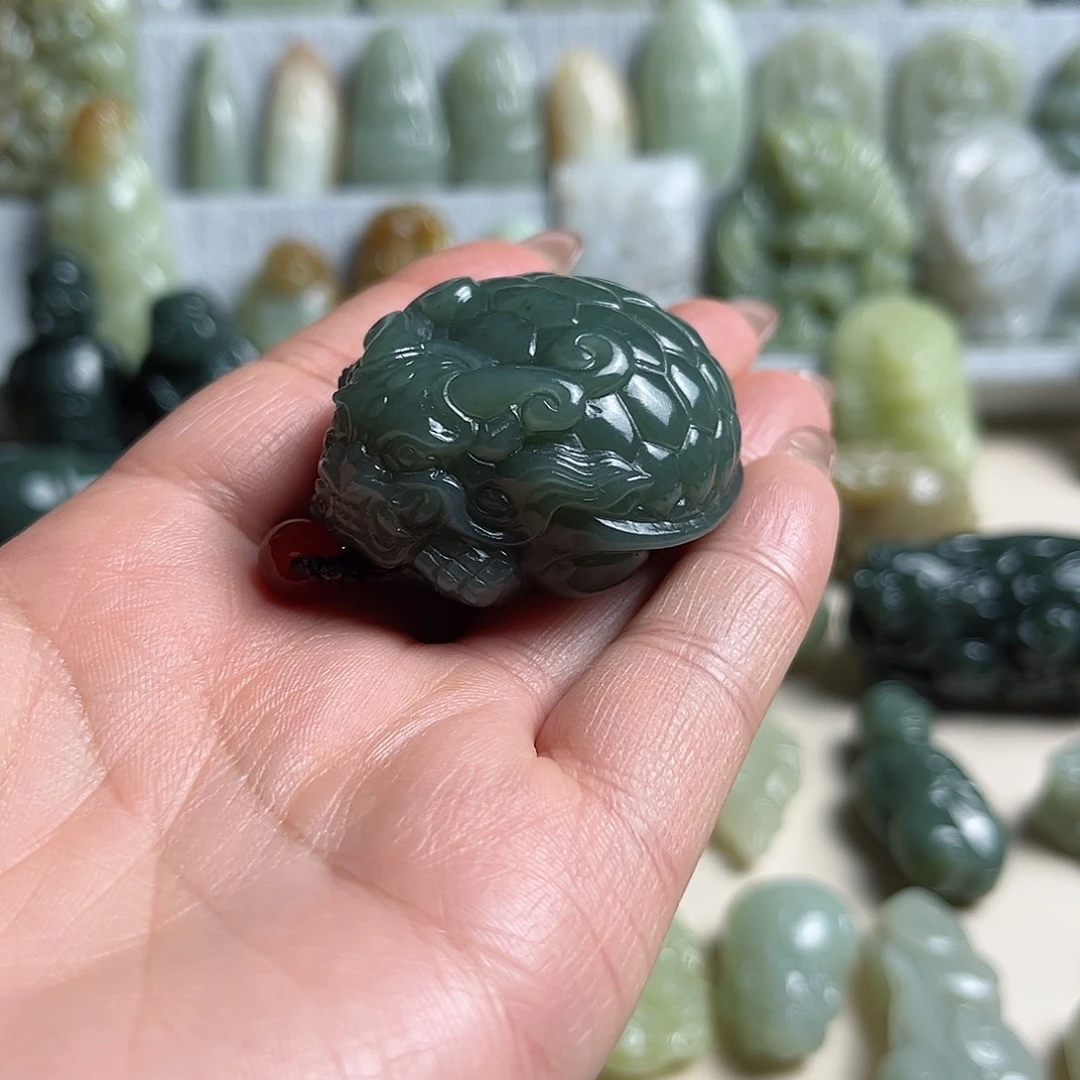 和田玉未镶嵌把件