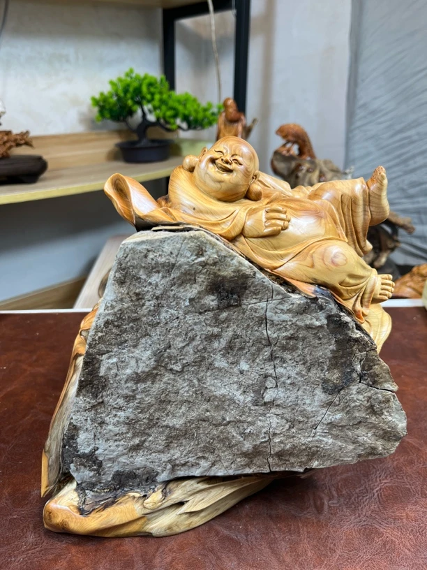 《石来运转，跷脚弥勒佛》太行崖柏天然卡抱石手工立体全身雕居家