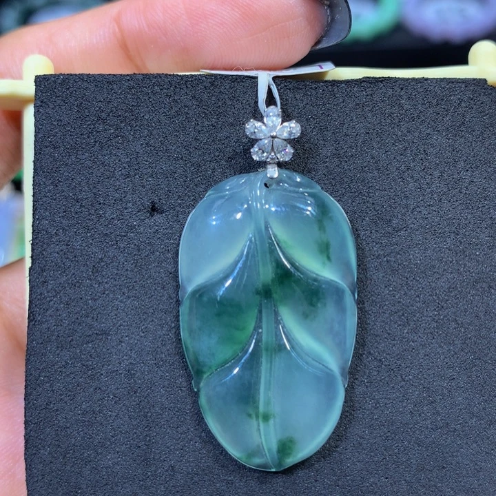 翡翠18K金镶嵌颈饰翡翠