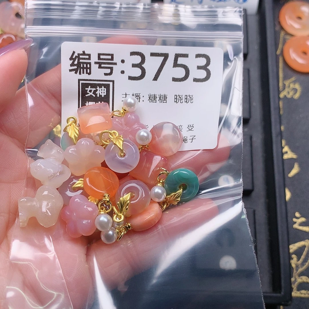 玛瑙/玉髓颈饰合金?**~