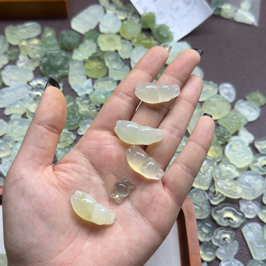 O***蛇纹石玉未镶嵌颈饰
