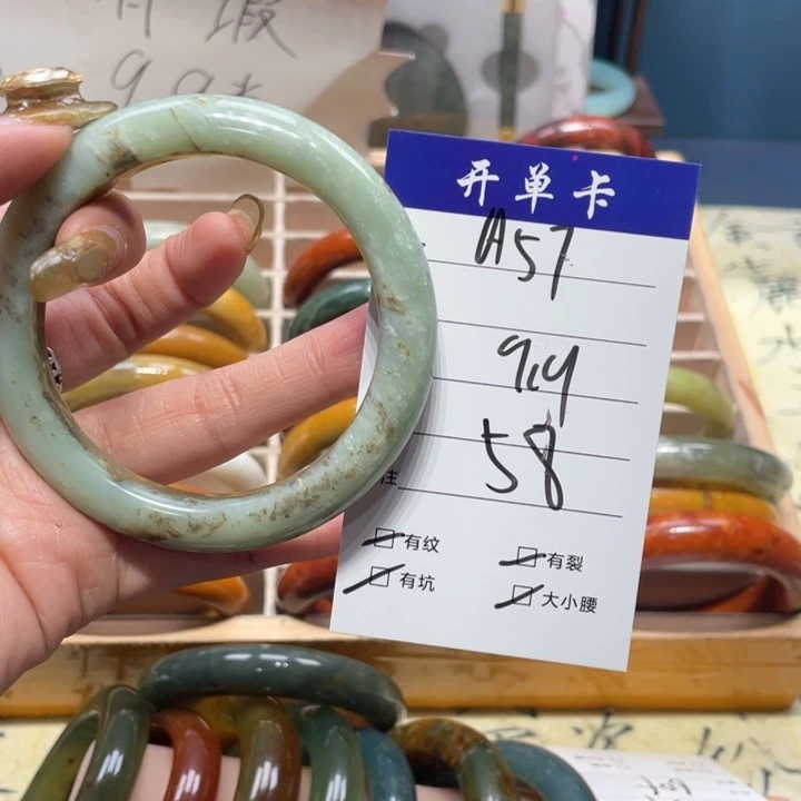 蛇纹石玉手镯未镶嵌春*