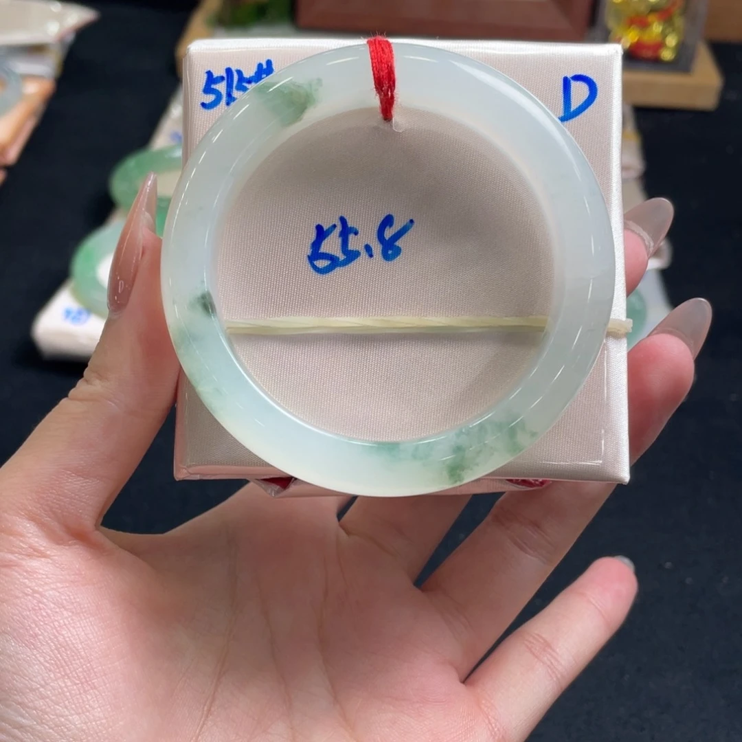 翡翠手镯未镶嵌圈口56