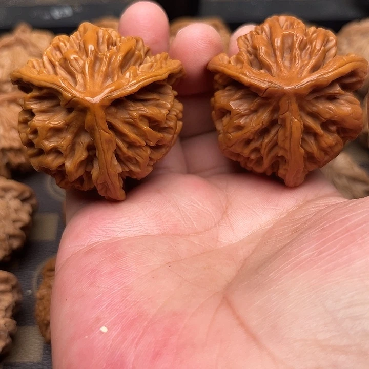 薛***哥文玩核桃吊坠你们都在