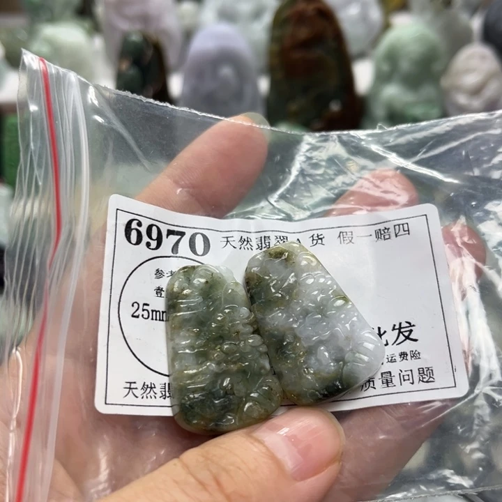 翡翠未镶嵌颈饰6970瑕疵
