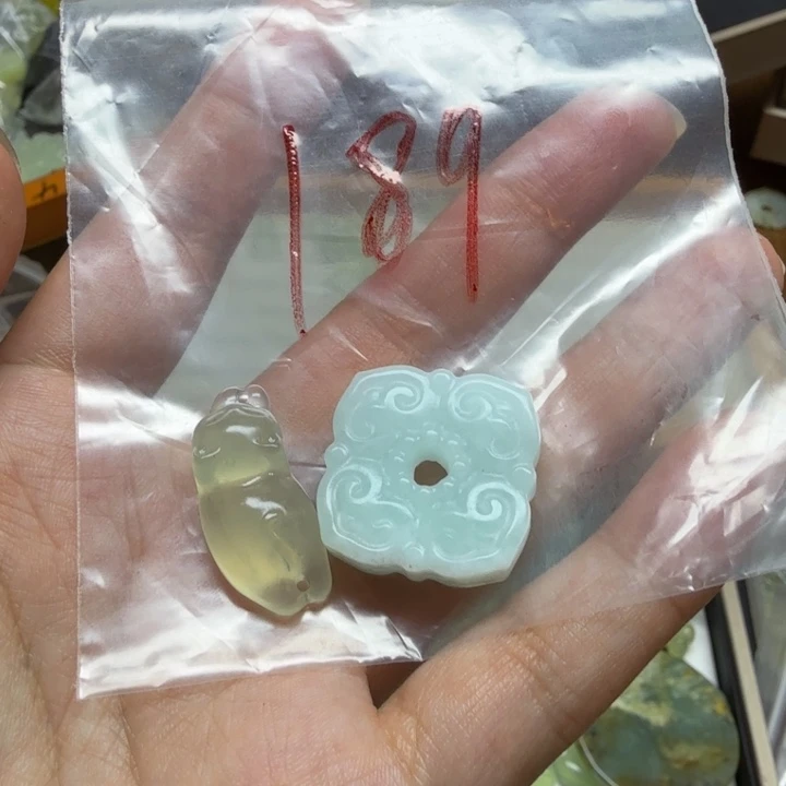 透闪石-蛇纹石玉吊坠未镶嵌念*