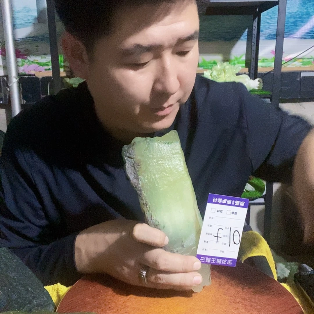 蛇纹石玉未镶嵌珠宝奇石