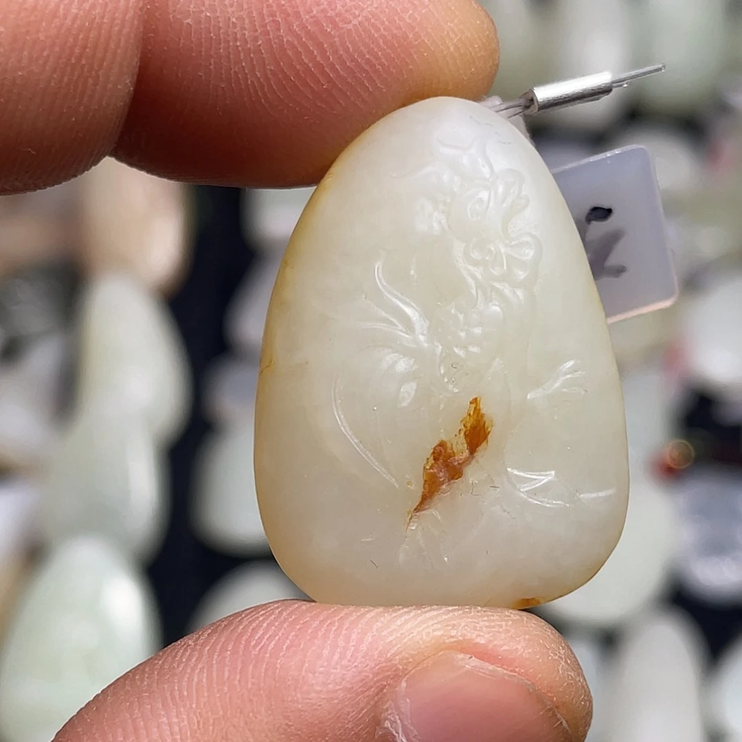 和田玉（糖玉）未镶嵌颈饰吊坠微棉
