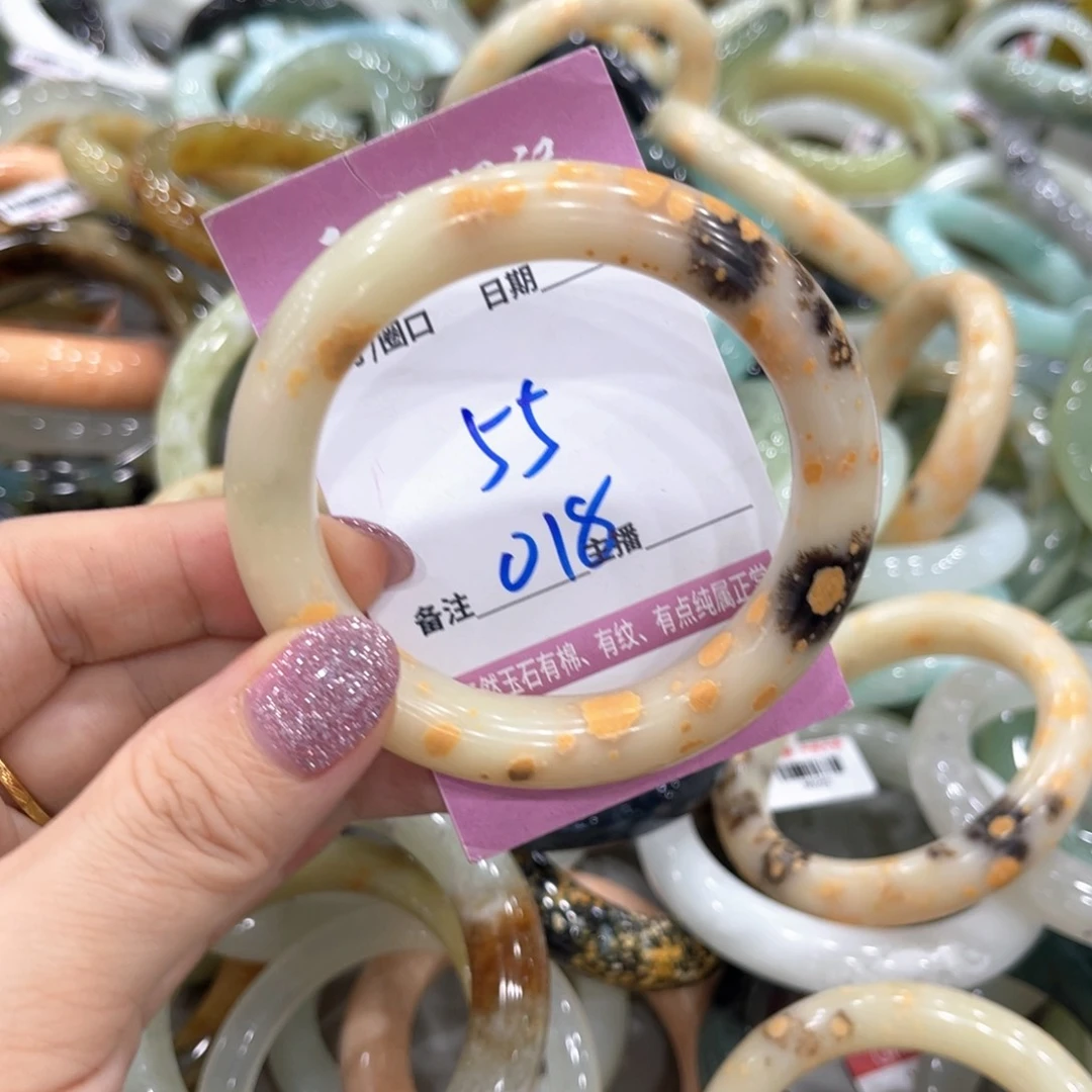 柚***米岫玉未镶嵌手镯手镯