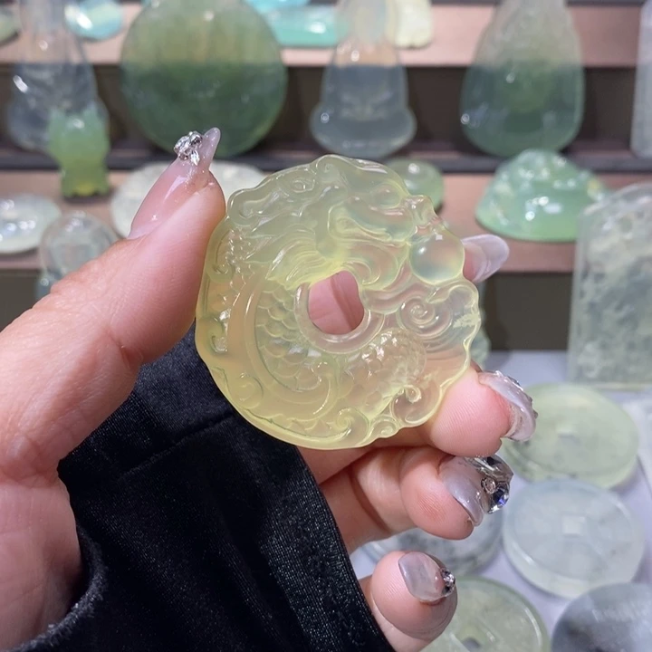 岫玉吊坠未镶嵌萱*娘吊坠