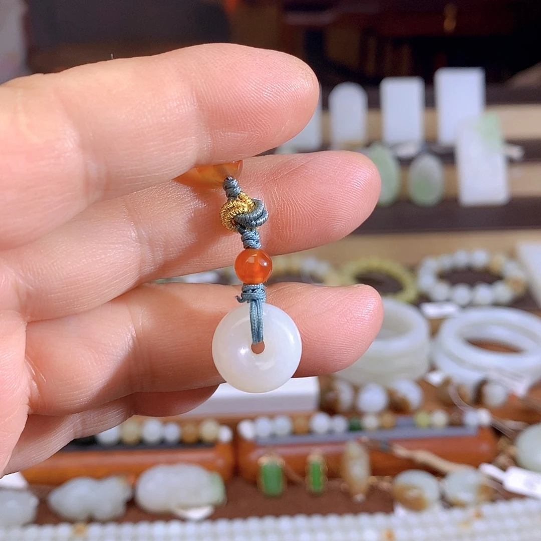 和田玉（白玉）未镶嵌颈饰平安扣