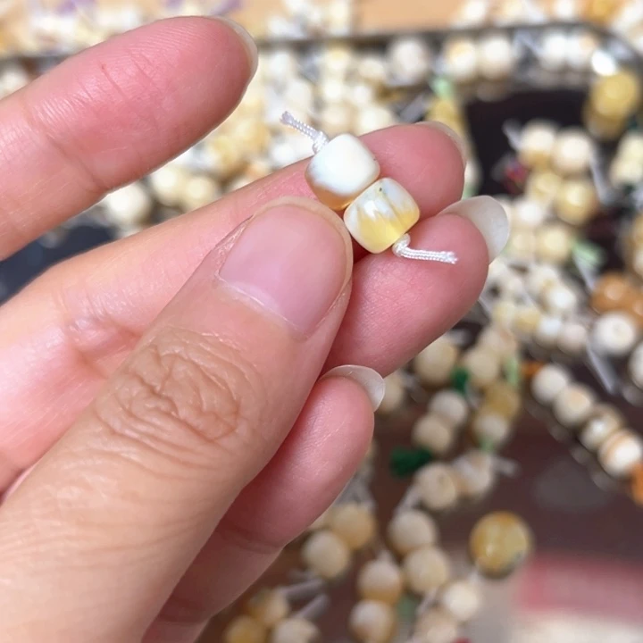 裸石蜜蜡未镶嵌7.5mm一对