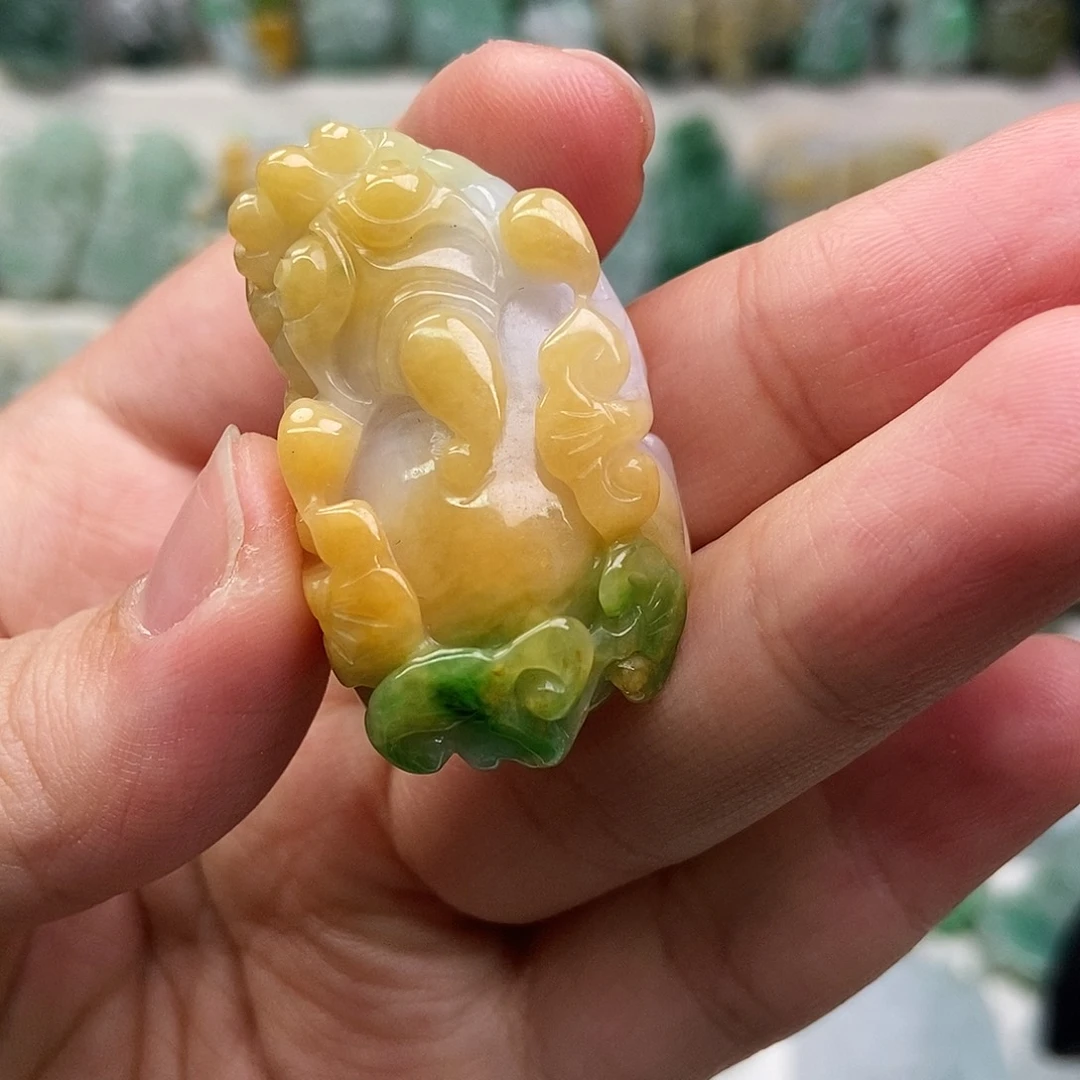 翡翠未镶嵌吊坠(赠链)