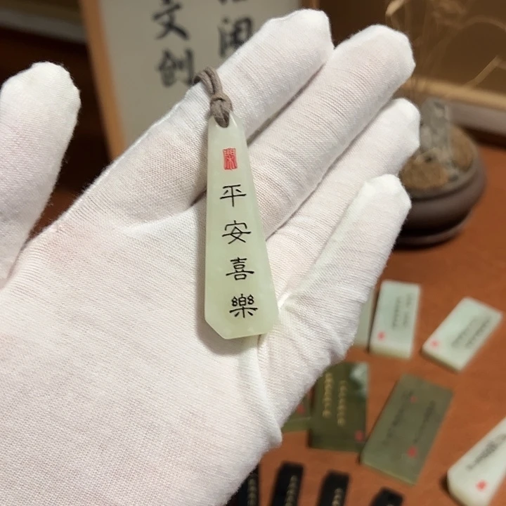 蛇纹石玉未镶嵌颈饰