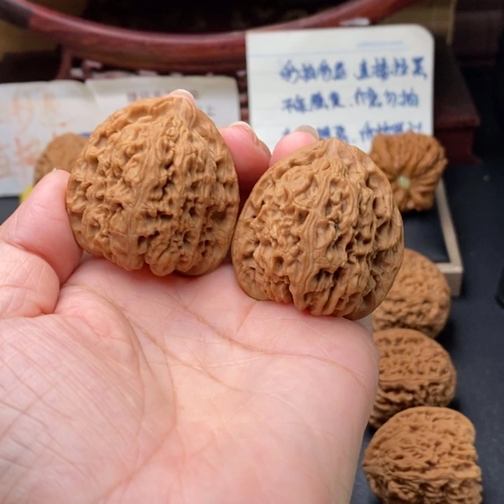 文玩核桃吊坠正三角凹底高炮毕业40尺0946