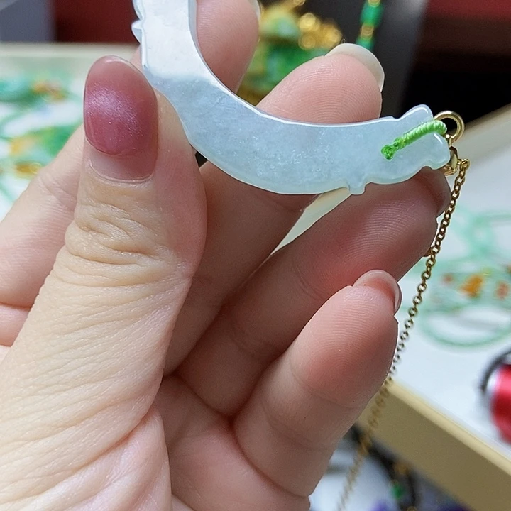 翡翠未镶嵌颈饰吊坠