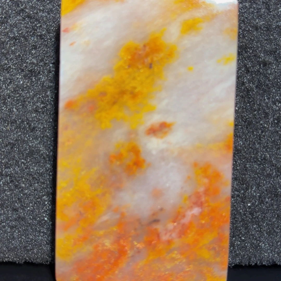 唐***唐石材桂林鸡血玉牌子摆件