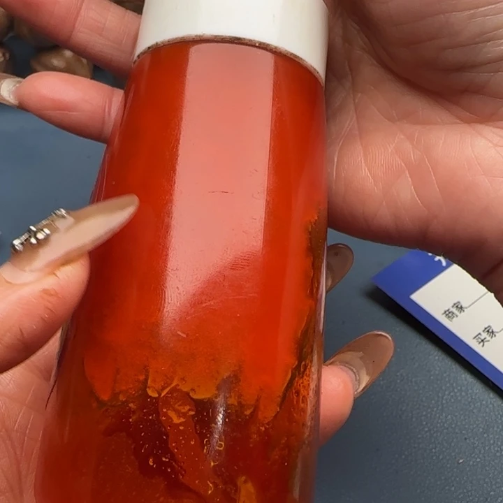 手串橄榄核瓶和膏