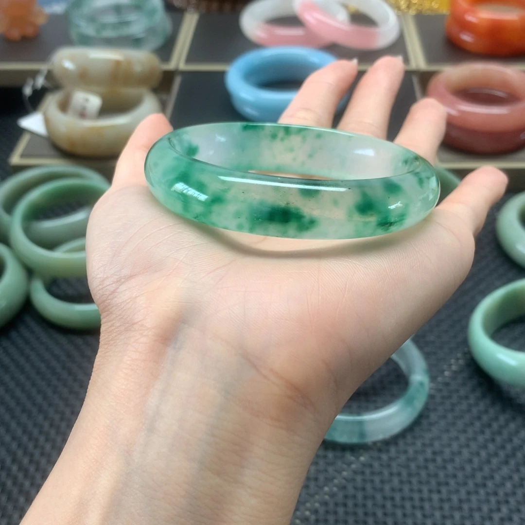 ****赖未镶嵌手镯石英岩玉