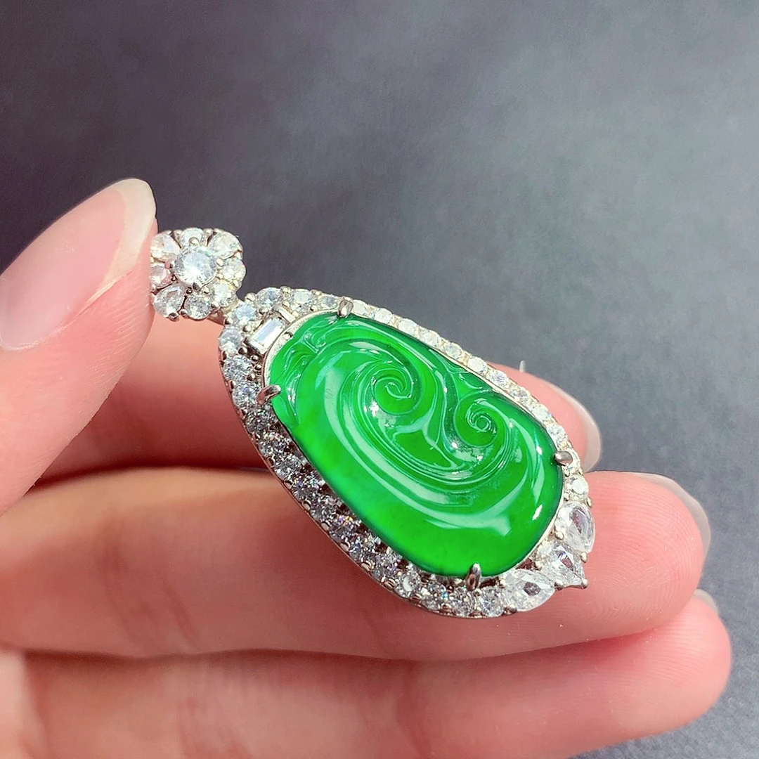 翡翠未镶嵌颈饰挂件