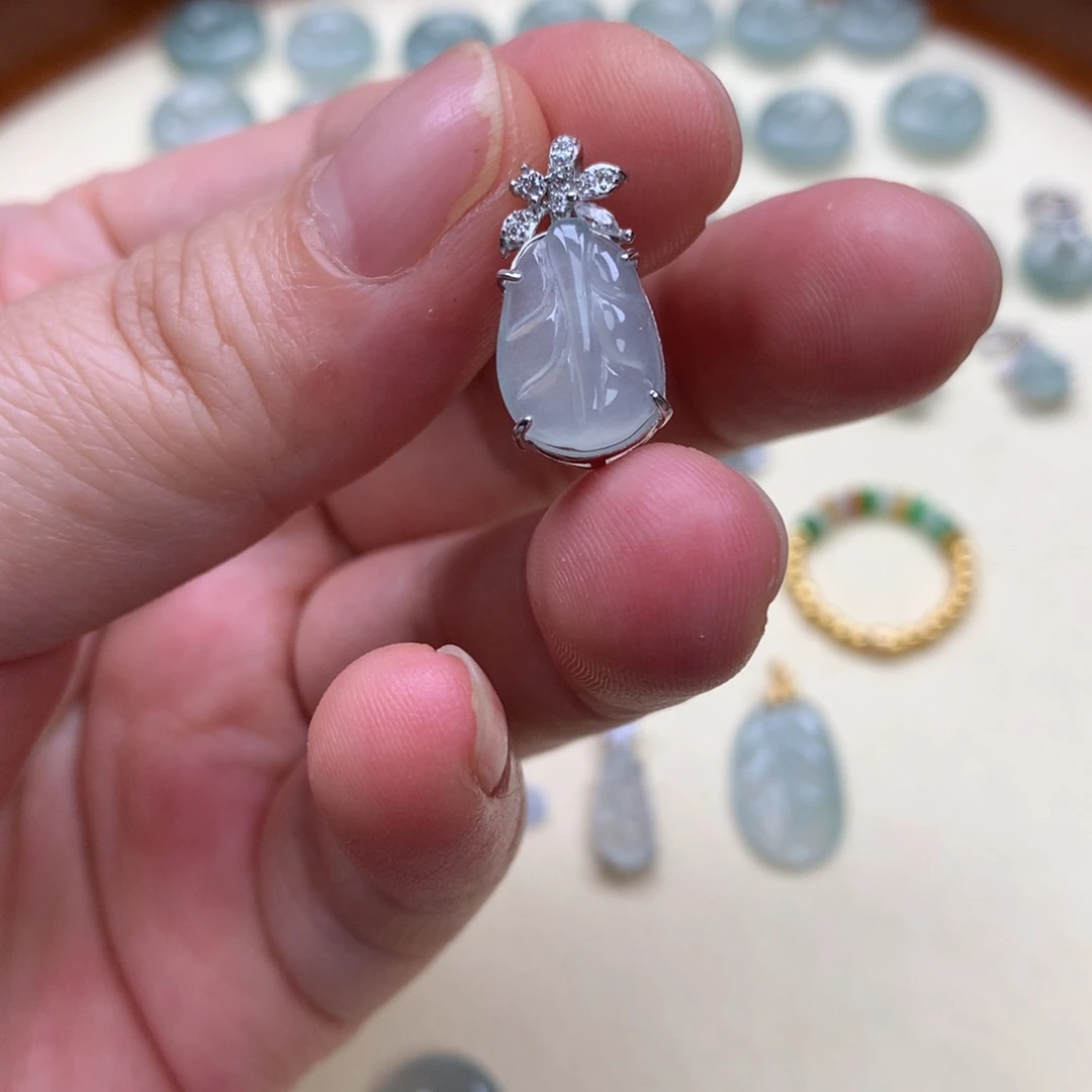 翡翠银S925镶嵌颈饰翡翠叶子