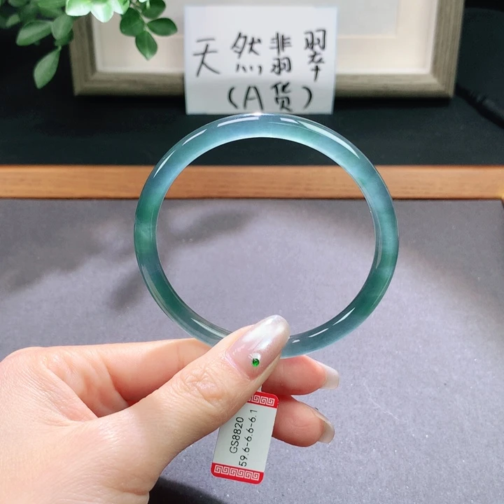 翡翠手镯未镶嵌天然翡翠手镯