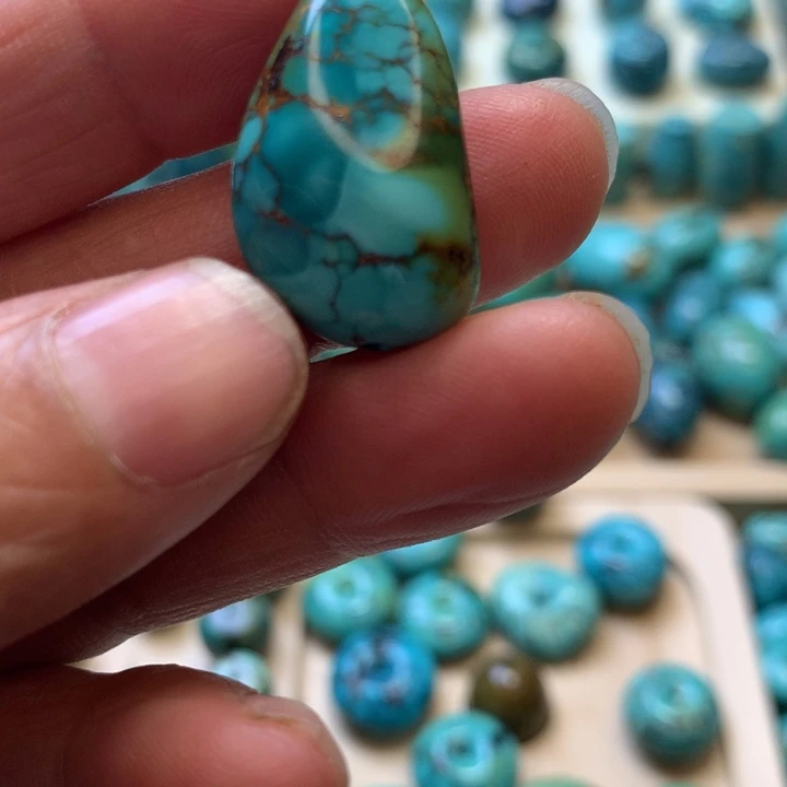 绿松石未镶嵌珠宝奇石