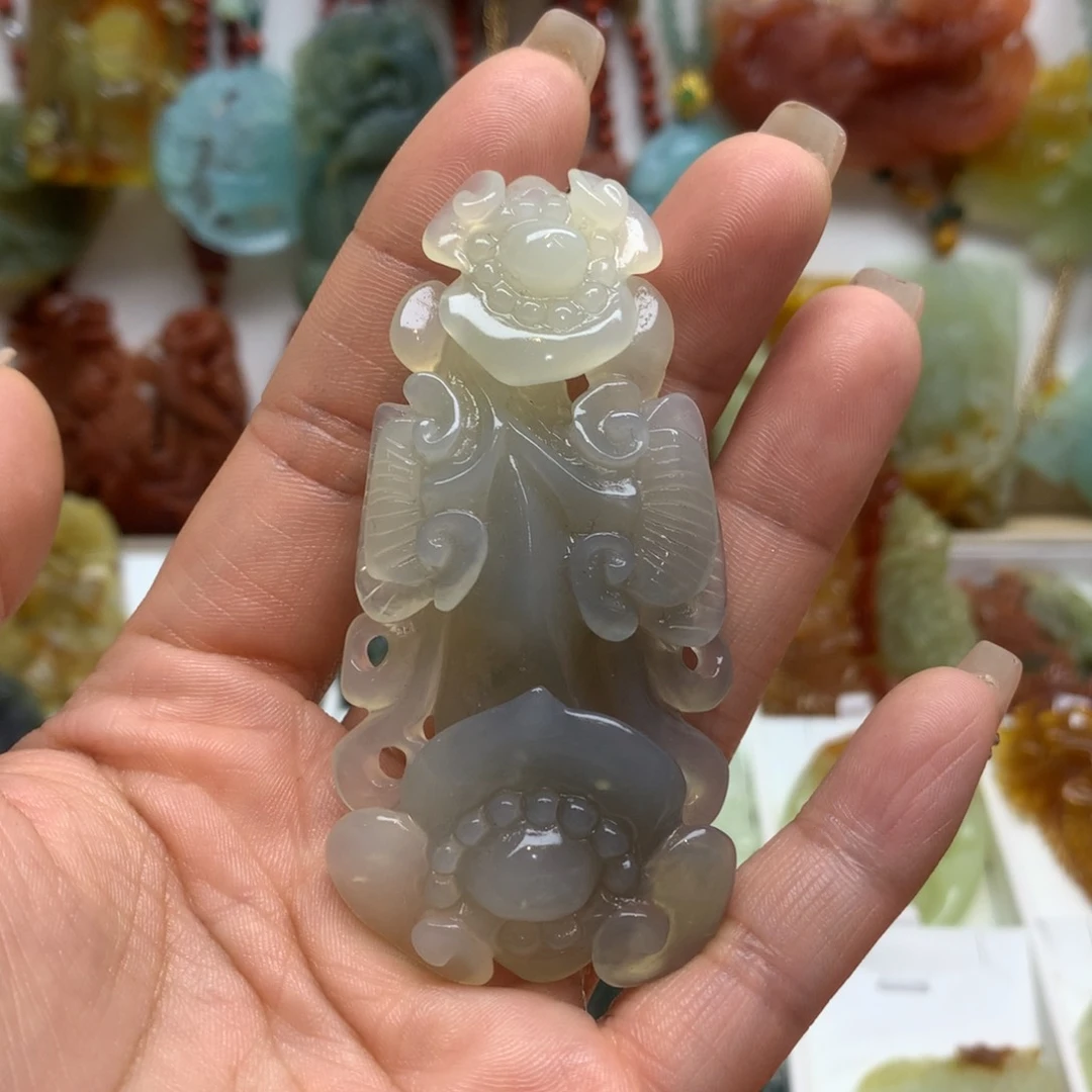 蛇纹石玉颈饰未镶嵌