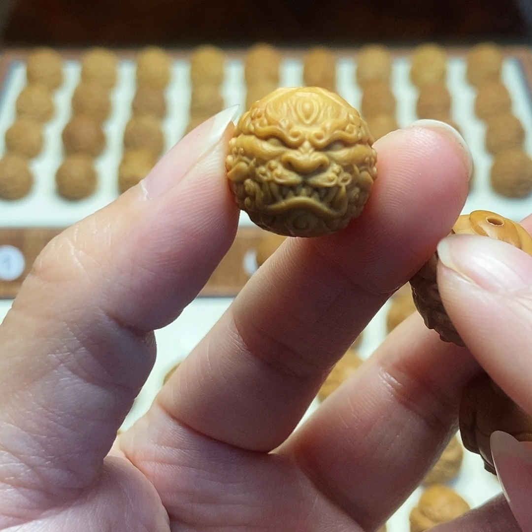 杰***）文玩核桃吊坠唐狮