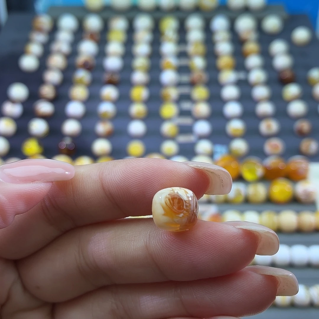 琥珀未镶嵌裸石10.6